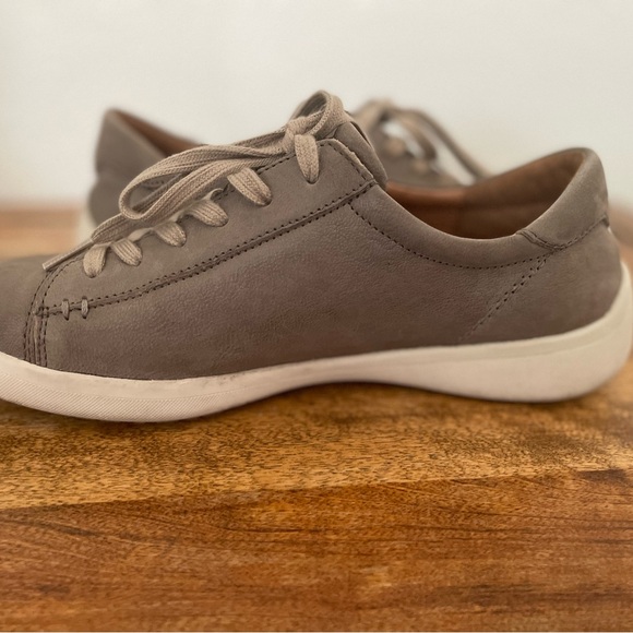 Bussola women’s fashion sneaker. - Picture 6 of 10